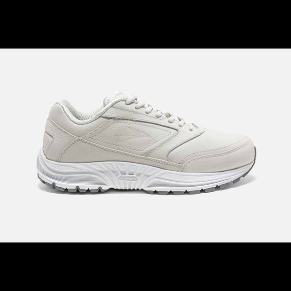 black friday deals on brooks shoes